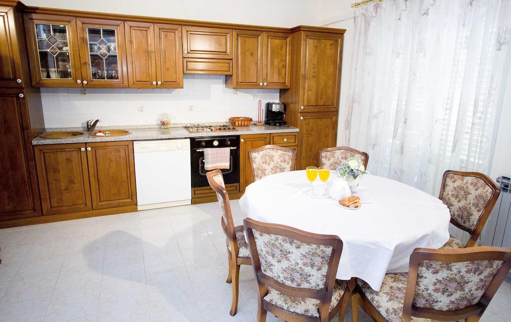 Apartment Pcelica Maja Podstrana Kamer foto